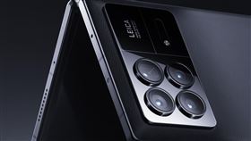 小米新一代摺疊機小米MIX Fold 3（Xiaomi MIX Fold 3）將在14日晚間7點將發表。（圖／翻攝自雷軍微博）