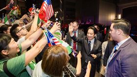 副總統賴清德美東時間12日晚間抵達紐約下榻的曼哈頓中城樂天皇宮酒店(Lotte New York Palace)時僑胞歡迎儀式。（圖／總統府提供)