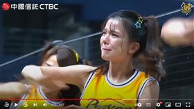 ▲PS女孩「浮誇甜心」凱蒂在最後一次跳福來喜（Francisco Pena）應援曲時，崩潰痛哭。（圖／翻攝自中信兄弟YT）