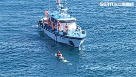 薪北吳男等3人在象鼻岩海域從事SUP活動，因體力不支請求警方協助。（圖／翻攝畫面）
