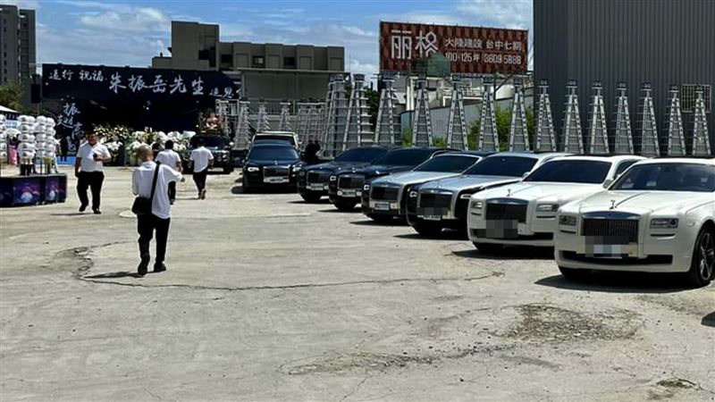 台中大善人告別式　11勞斯萊斯+2悍馬送行