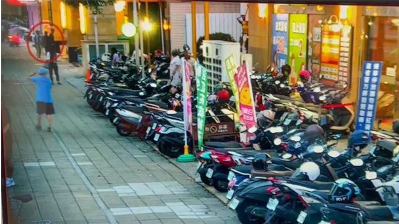 高雄冰店遭黑衣人狠砸　老闆嘆老婆太漂亮