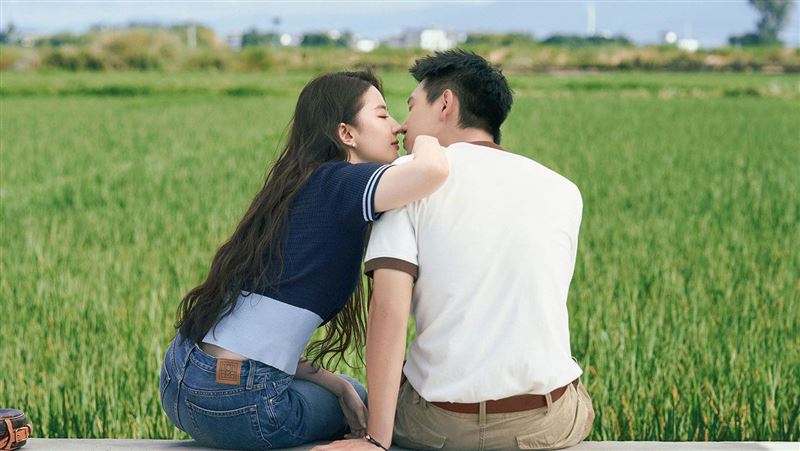 劉亦菲走出喪友之痛　男神李現1招逗笑她