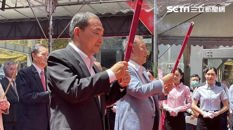 陶朱隱園主人同框侯友宜　雲宇宙園區上樑
