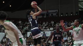 政大雄鷹游艾喆中距出手。（圖／大會提供）