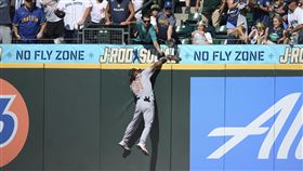 ▲穆林斯又展現蜘蛛人式的沒收全壘打美技。（圖／美聯社／達志影像）