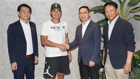 ▲林子偉14日註冊成為「一日限定」台鋼人，球團送上祝福。（圖／翻攝自台鋼雄鷹臉書）