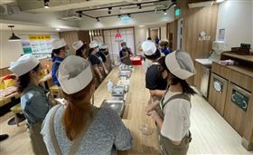 勞動部桃竹苗分署攜手摩斯漢堡　助中高齡者回歸職場，圖／桃園電子報