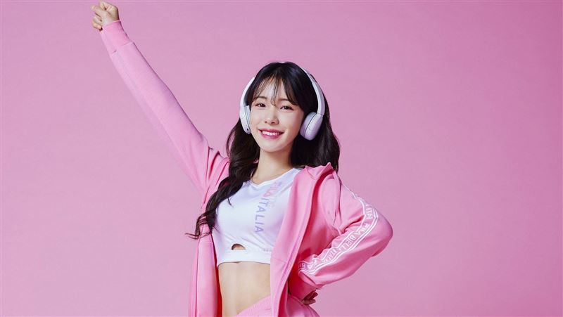 七夕甜到出汁！李多慧芭比粉上身為愛應援