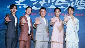 吳念軒（左起）、黃河、王識賢、夏騰宏和曹佑寧《星空下的黑潮島嶼》（圖／客台提供）