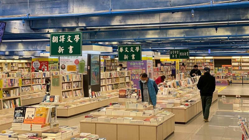 大反轉！政大書城凌晨宣布：決定繼續營運