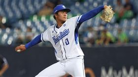 悍將黃保羅先發4.1局失5分中華職棒富邦悍將14日與樂天桃猿交手，悍將隊19歲投手黃保羅（圖）先發投4.1局失掉5分，被梁家榮敲出滿貫砲，於球隊落後時退場。（富邦悍將提供）中央社記者謝靜雯傳真  112年8月14日