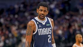 ▲厄文（Kyrie Irving）加入戰火，力挺哈登（James Harden）。（圖／美聯社／達志影像）