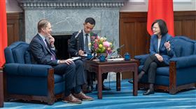 蔡英文總統今（15）日接見「『布魯金斯研究院』學者專家訪問團」。（圖／總統府提供)