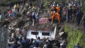 印度洪水土石流已造成逾50人身亡，目前救難人員仍在積極搜尋生還者。（圖／美聯社／達志影像）