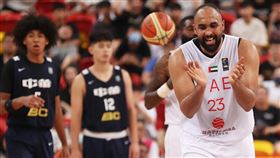 台灣白隊沒能擋下阿聯最後一擊，慘遭絕殺、吞下本屆瓊斯盃首敗。(圖/中華籃協提供)
