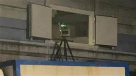 車禍,隔音牆,照相機,新北,新店區（圖／翻攝自臉書「我們就是安坑人,安坑自古就是城!」）