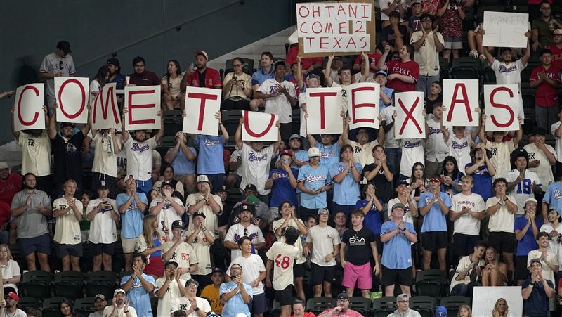 大谷翔平打擊　敵隊球迷自製標語：來德州