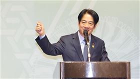 賴清德出席巴拉圭僑宴上台致詞副總統賴清德（圖）於當地時間14日上午抵達巴拉圭共和國，晚間出席僑宴並上台致詞，祝福台灣與巴拉圭兩國友誼長存。中央社記者趙世勳攝  112年8月15日