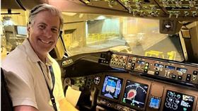 機師載300名旅客回美國。（外稿／CTWANT提供）