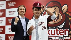 ▲林子偉加盟樂天桃猿記者會，選擇25號當背號。（圖／記者劉彥池攝影）