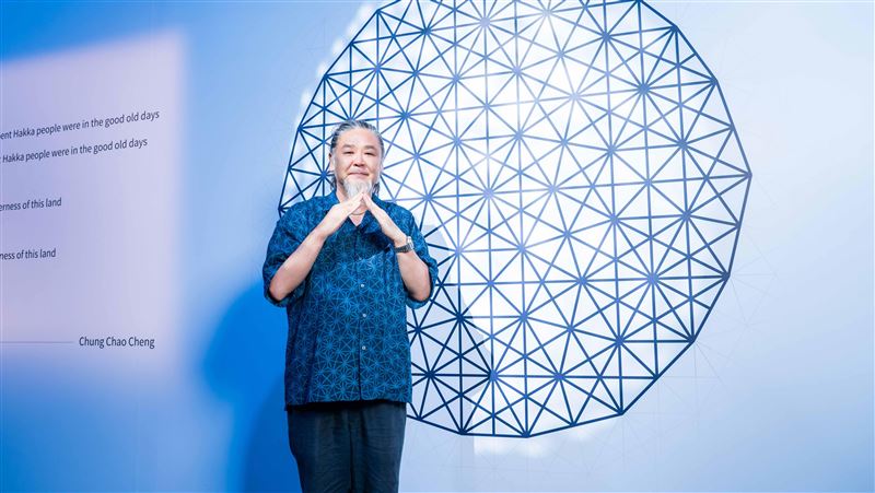 東奧設計師野老朝雄參觀世界客家博覽會