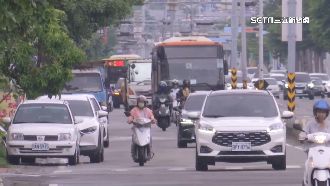 騎士控客運按喇叭逼車！雙方路口爆發口角