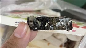 噁炸！自助餐吃到「生鏽鐵片」地點曝光　衛生局稽查結果出爐（圖／翻攝自爆怨公社）