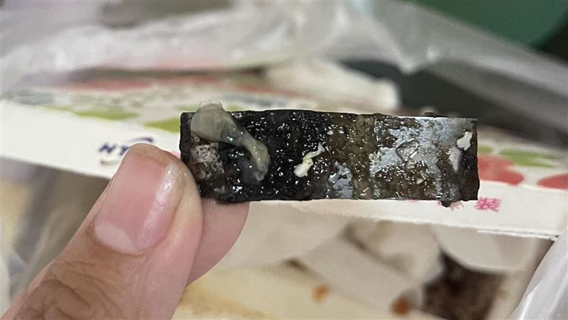 噁炸！自助餐吃到「生鏽鐵片」地點曝光