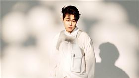 「轉音魔王」葉秉桓將推出新專輯「粉紅與灰」。（圖／首符娛樂提供）