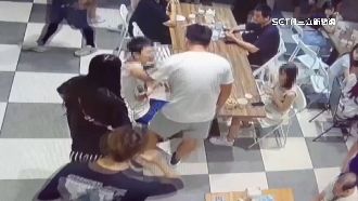 獨／吵架被女友潑湯　男後退撞到人又遭打