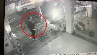 怪男拿掃把攻擊女子　5熱心民眾助警逮人