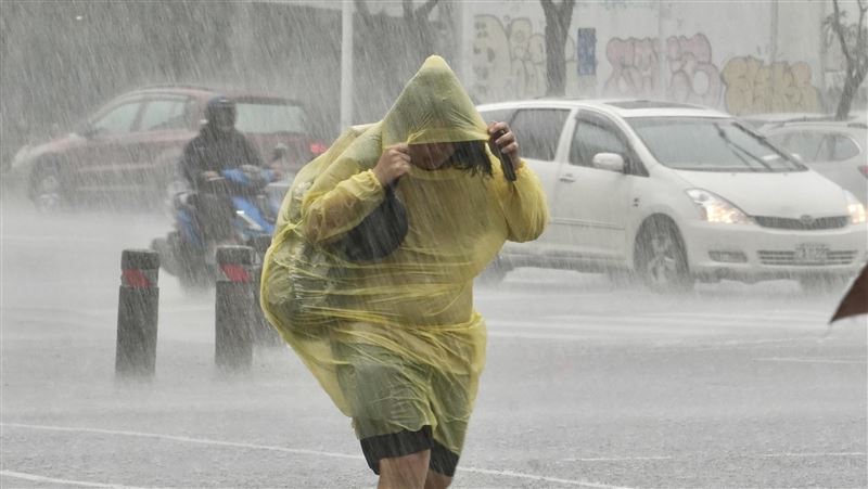 南部雷雨胞盤整中！彭啟明示警：提高警覺
