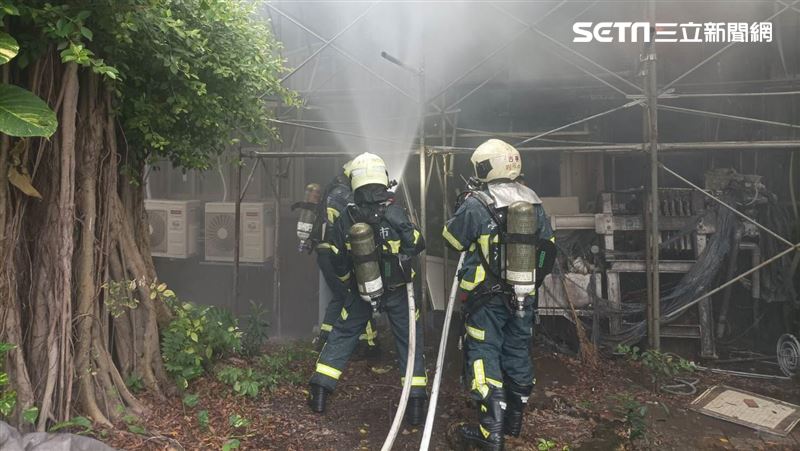 氯化鋁遇熱油燃燒　台大實驗室爆炸9人傷