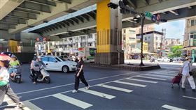 新北市,中和,行人地獄,CHEAP,林元敏，記者游承霖攝影