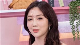 珍琳（左）與鮮肉男友陳慕首度同台合體節目錄影。（圖／東森提供）