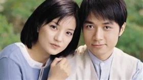 古巨基當年和趙薇演出《情深深雨濛濛》爆紅。（圖／翻攝自微博）