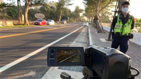 警方在彰化139線「死亡彎道」站崗測速、攔查取締，2天開出20張超速罰單。(圖／彰化縣議員李寶銀提供)