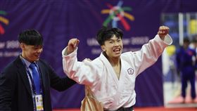 我國烏蘭巴托東亞青運柔道男子60公斤以下級賴旻洋選手獲得金牌，台灣首金到手。（圖／體育署提供）