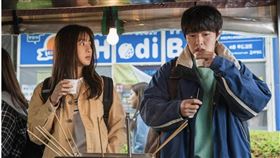 《如果雨之後》也遭殃 。（圖／翻攝自《如果雨之後》劇照）