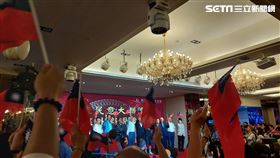 郭台銘主流民意餐會，現場國旗海飄揚。（圖／記者陳怡潔攝影）
