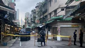 台北市東門市場發生女子墜樓事件。（圖／翻攝自《靠北菜市場》）