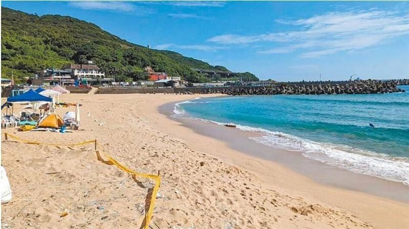大武崙一天3溺斃　死者友控救生員忙租傘