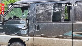 物資車遭土石砸毀！車廠老闆喊「無償修」