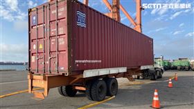 ▲停放在台中港第32號碼頭貨櫃場的空櫃內，發現一具女屍。（圖／翻攝畫面）