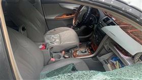 彰化警追查逃逸車輛  噴辣椒水制伏車主起出毒品彰化縣警察局員警日前追查1輛躲避攔查的車輛，17日前往車主黃男位在員林市住處逮人。黃男發現員警上門，企圖逃逸卻擦撞路邊車輛，警方見狀打破車窗噴辣椒水制伏黃男，在住處查扣海洛因等證物。（警方提供）中央社記者吳哲豪傳真  112年8月18日