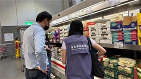 北市衛生局今日至北市好市多內湖店及北投店查核，未見架上有販售該乾酪。（圖／北市衛生局提供）