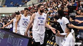 ▲瓊斯盃藍、白對決，中華藍球員阿提諾退場休息。（圖／記者劉彥池攝影）