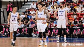 ▲瓊斯盃藍、白對決，中華藍球員林秉聖、劉錚、阿提諾。（圖／記者劉彥池攝影）