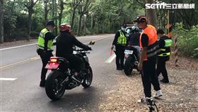 警方在139線用便衣警察扮追焦手，取締違規駕駛。（圖／民眾提供）